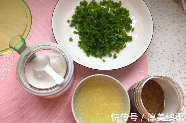 自从学会这饼做法，我家1周1袋面，三天两头做一次，外酥里嫩太香