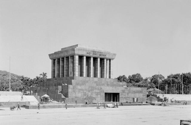巴亭广场|越南国父墓地建在河内市中心大广场,至今已经陈列胡志明遗体多年