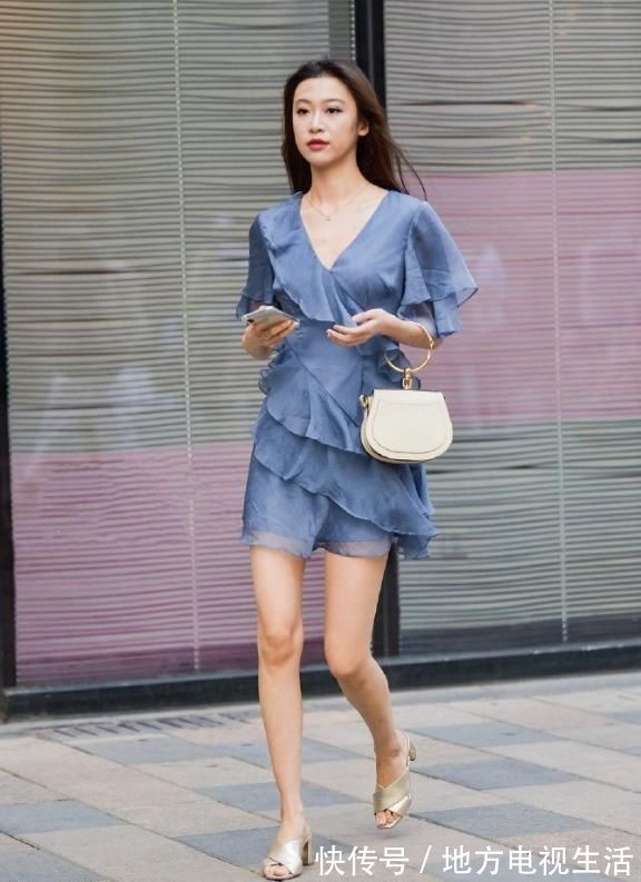 美女|美女是不是都想好了,这荷叶裙再胖20斤也能穿