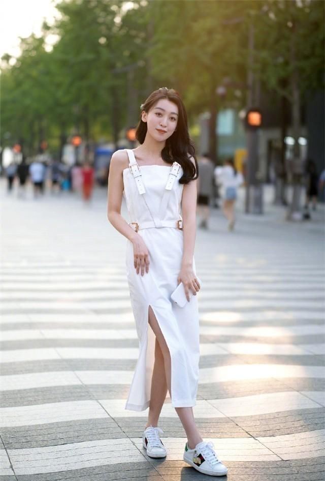 搭配|谁说小个子不能穿长裙？只要掌握这4个搭配技巧，显高又时髦