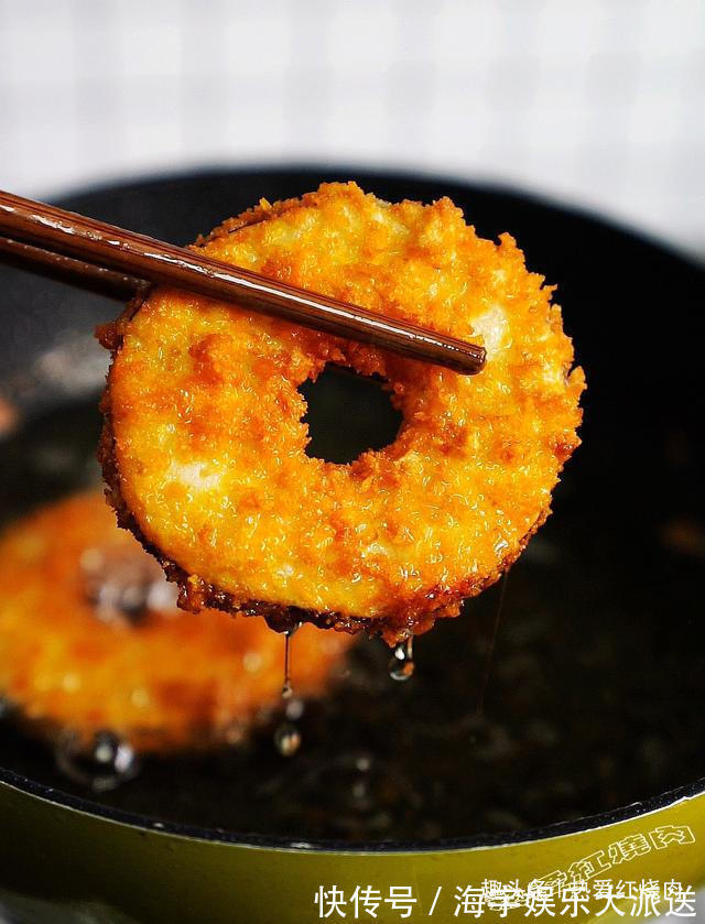 苹果新吃法，不和面不发酵特省事，外焦里嫩带点酸甜，孩子超爱吃