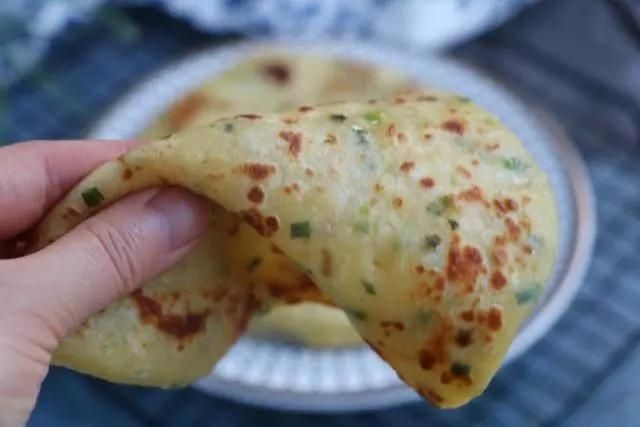 早餐别吃馒头包子了,教你新吃法,不发面不醒面,连吃2天都不腻