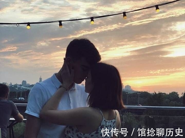 学生党|学生党最爱“官宣”情头:我要在你闪闪发光的世界,做一个神经病