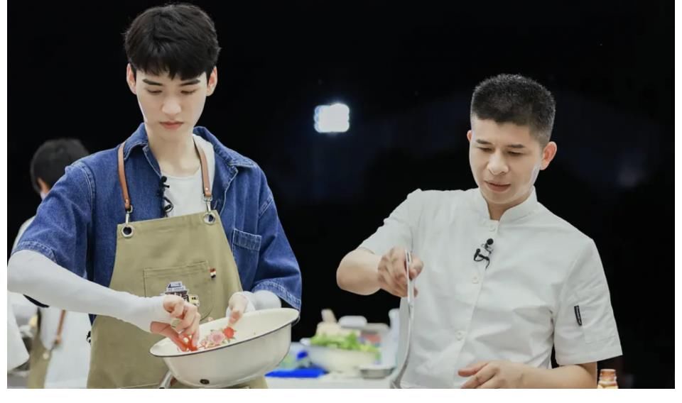 黃曉明|《中餐廳》第二期爆了？龔俊笑聲太魔性、寧靜變臉超快，收視穩(wěn)了