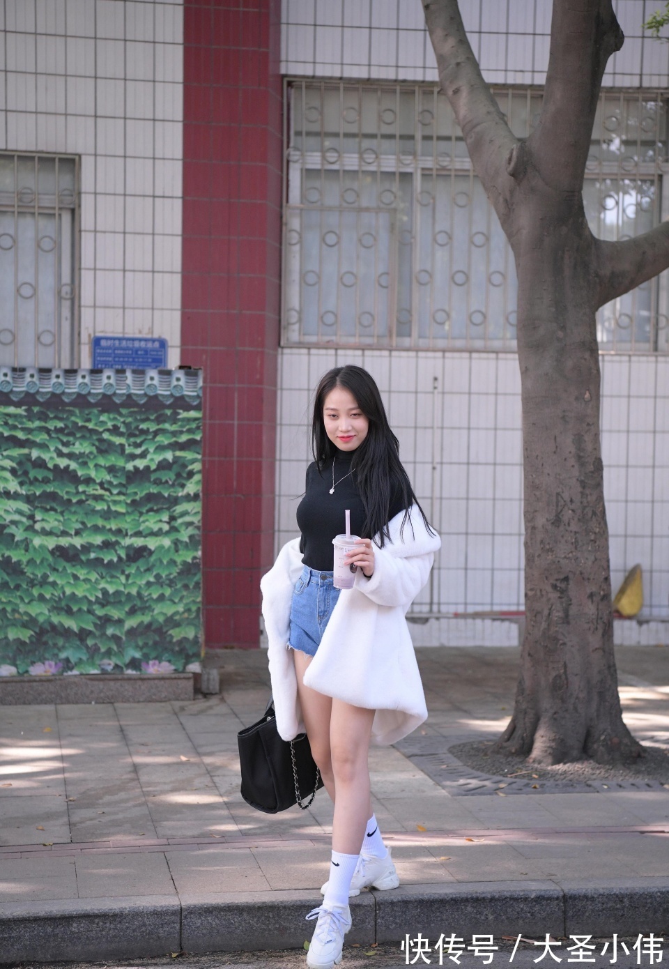 气质美女|美女街拍:气质美女长相这么高级!我妈喜欢的类型,我很想请她吃饭聊天