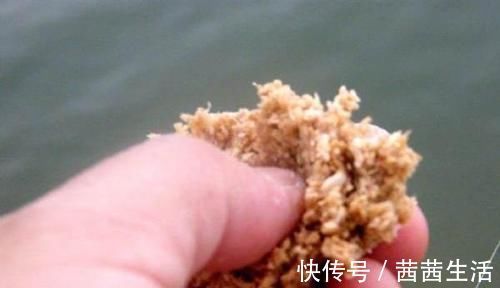 手竿钓翘嘴鱼最佳钓法，当飞铅钓遇上包食钓，半天狂拉十几斤！