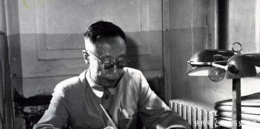 故人|溥仪晚年带妻子参观故宫,偶遇一位故人,惊慌失措上前打招呼!