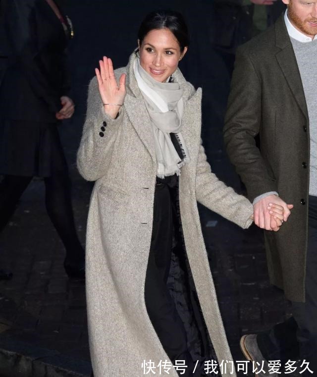 翻领 让英皇室头疼的梅根,穿大衣却引领了“梅根时尚”,这点值得学习!