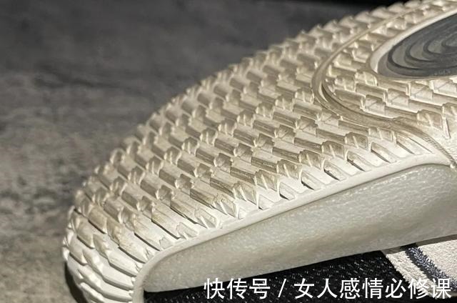 鞋面 出众脚感+超高颜值!水泥泡泡诠释何为性价比神器!
