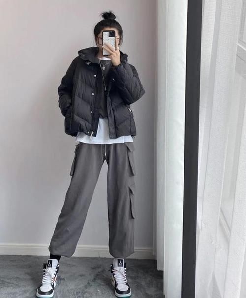 今冬除了靴子，你还差一双“运动鞋”，配各种外套都好看