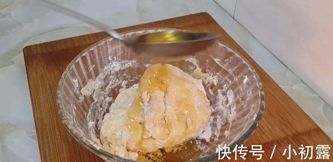 黄油|面粉这样做才好吃, 不用烤箱, 不用黄油, 也能做出拉丝面包, 超香