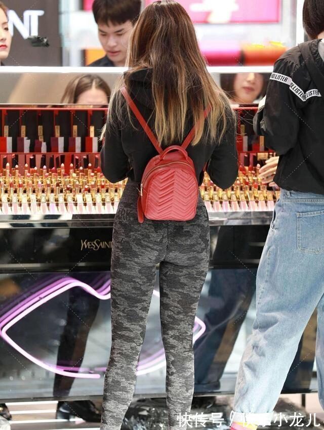 搭配 超时髦的打底裤穿搭,才能减少刻板感觉,简约靓丽