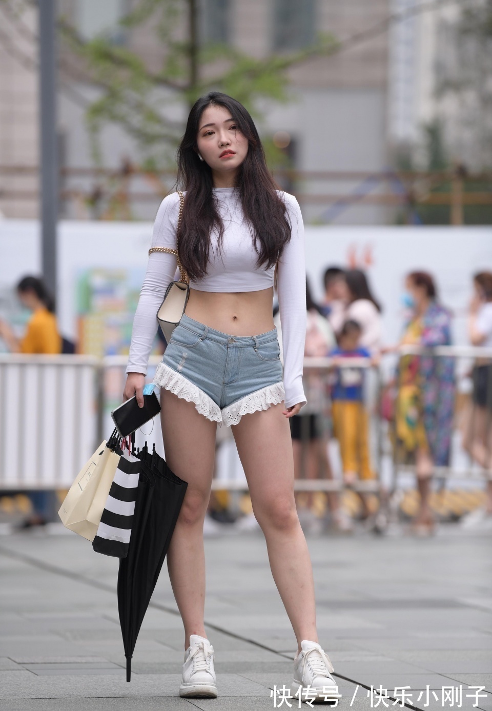美女|充满活力的美女,尽管她有点微胖,但这不会影响她的时尚搭配