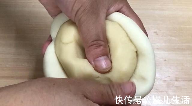 玉米油|教你做绿豆糕，甜而不腻，酥香掉渣，孩子爱吃，简单一次就成功