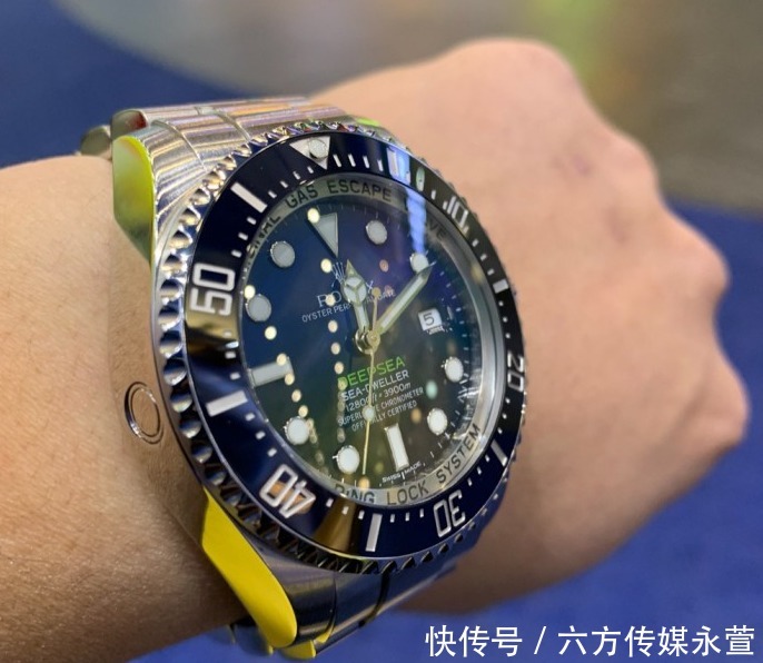 劳力士|健身男独爱沛纳海和劳力士,解毒劳力士渐变鬼王潜水表