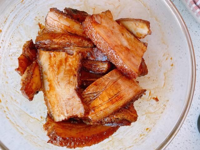 年夜饭必备梅菜扣肉，掌握3点，能出虎皮，而且肥而不腻入口即化