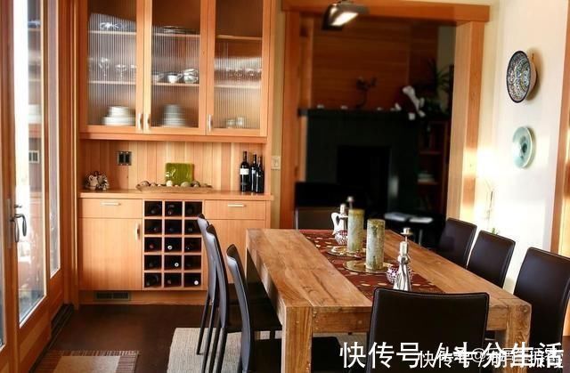 客厅|如今太多人在餐桌边打个柜子,占地不到1㎡,好处杠杠多,真实用