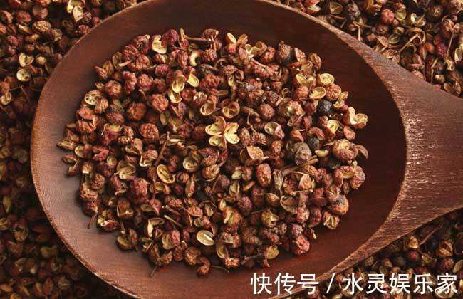 湿气|一把花椒能治5种病，驱赶一身湿气，到了80岁，也无白发！
