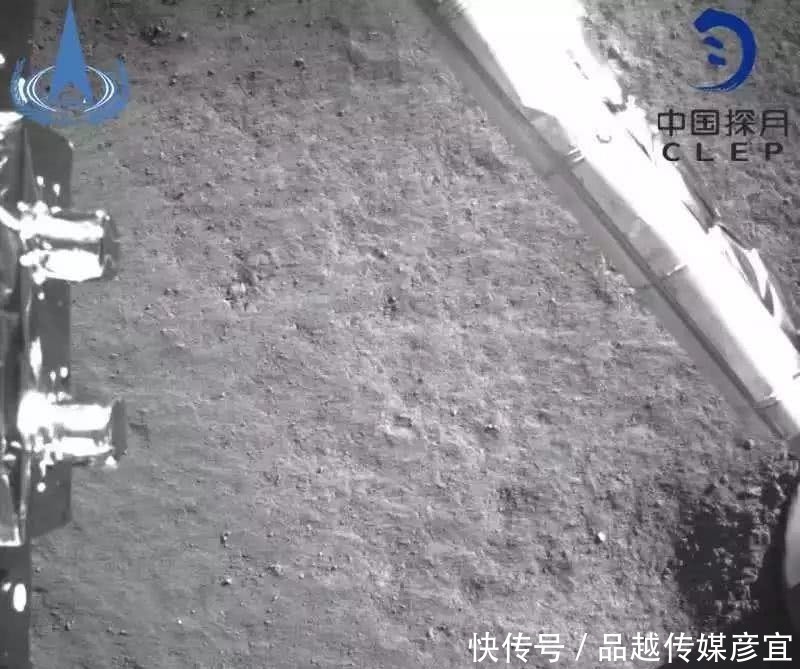 请收下世界首张近距离月背影像!网友泪目:玉兔,家里来人了!