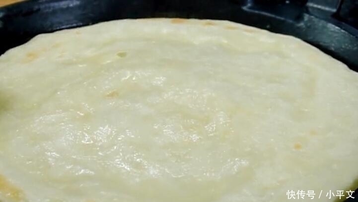 盖上盖子|烙饼时,直接烙是错的,多加1步,个个鼓大泡,柔软多层又筋道