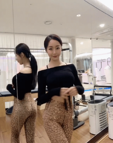 |搞笑GIF段子:这是在东北开演唱会吗,穿的这么厚?