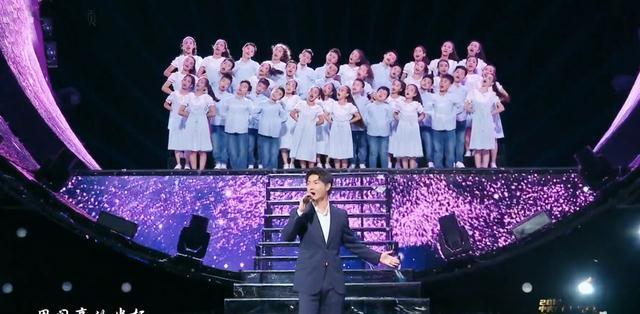 央視七夕晚會|央視七夕晚會收視奪冠，8人主持團撐場面，《人民日報》點贊周深