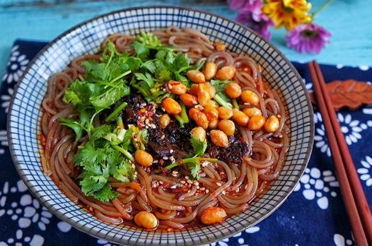 在家|酸辣粉的秘方拿好了,在家也能做出和餐馆一样让你垂涎欲滴的味道