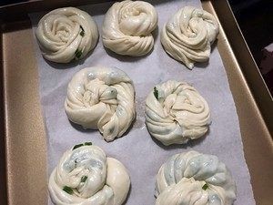 葱油饼|用这个方法做的葱油饼太香了,一口气吃3张,外酥内软,葱香扑鼻