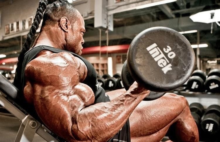 肌肉|同时健身,徒手练3个月的人与器械练1个月的人,肌肉差距有多大