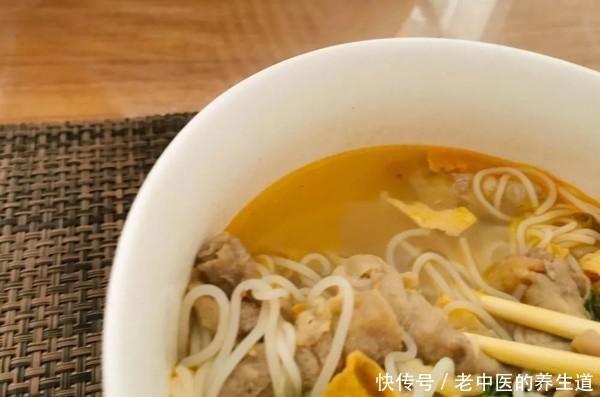 花了999元吃出来一篇螺蛳粉测评后，我成了螺蛳粉十级学者！