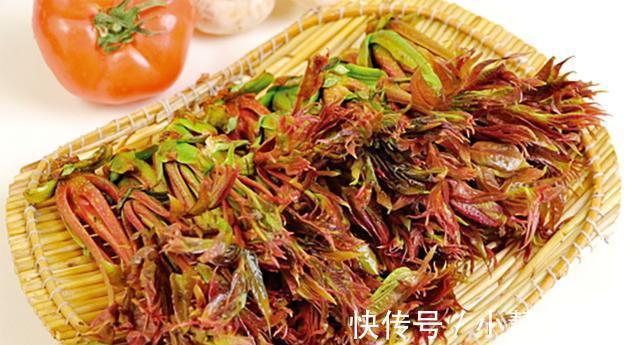 香椿炒鸡蛋|香椿焯水引争议，到底需不需要焯水呢？大厨来告诉你，可别做错了