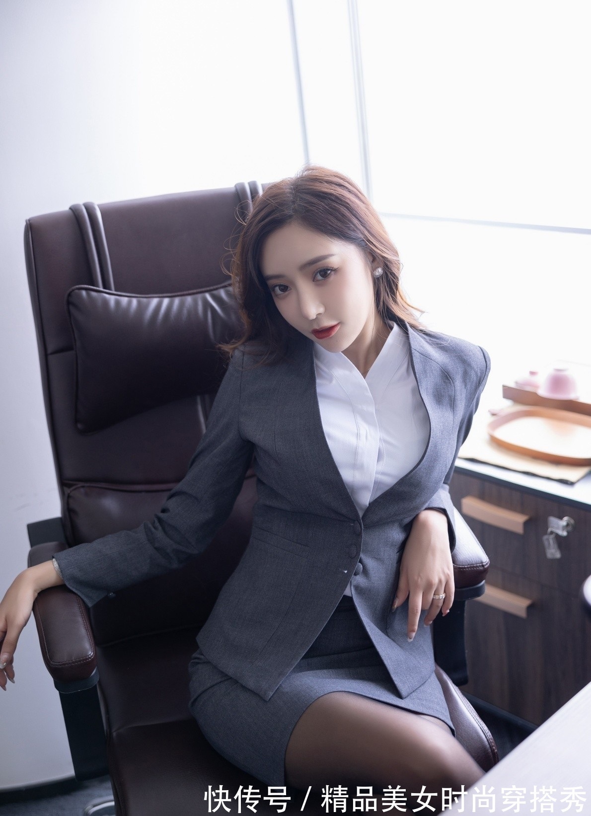 西装套装裙 职场穿搭:西装套装裙既能展现干练的职场气质,又不失女性的优雅