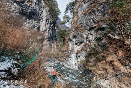 界河|卧龙关冰瀑，号称完爆虎牙，只因这里生活着大熊猫和雪豹吗