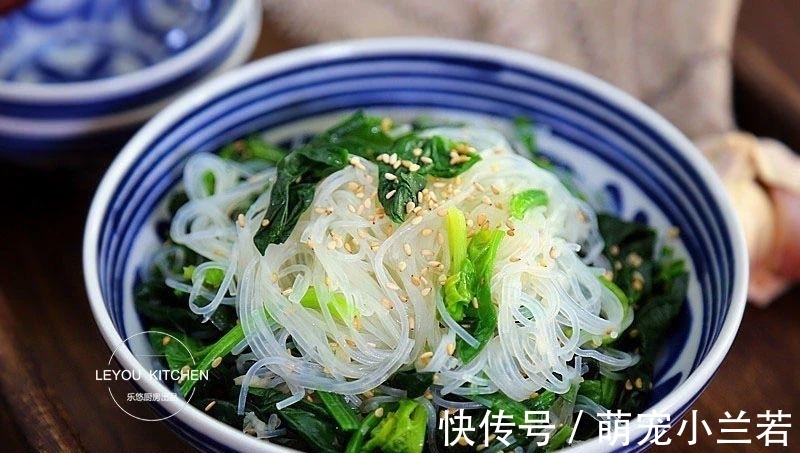 菠菜|春天一定要吃的蔬菜,4种凉拌做法,爽口多汁,拌一大盘轻松吃光