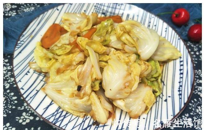 配菜|炒包菜时,多加1样配菜,味道更好营养高,孩子老人都爱吃