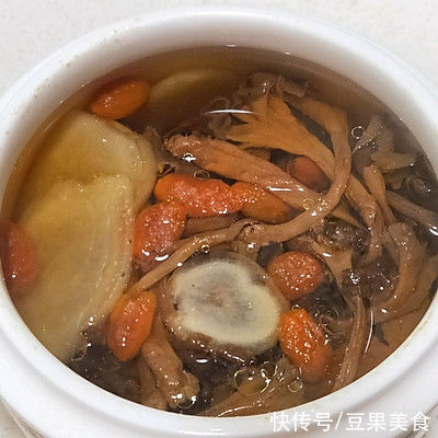 鸡腿|鸡油菌炖鸡汤（清汤版）