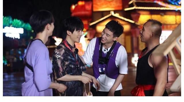 順楓|千年鹽都上演尋寶追捕戰，王一博搭”順楓車”