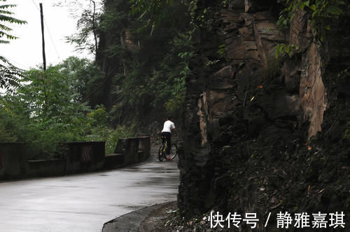 蜀河古镇|陕南的公路绝了！一边悬崖一边江水，车子还能坐轮渡过江