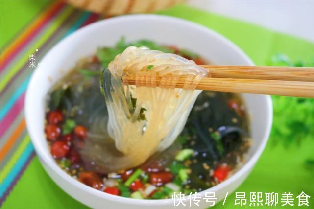 红椒|夏季天热没胃口,我就做上一碗它,开胃解腻,做法简单又好吃