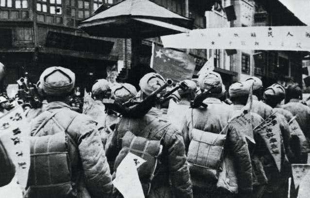 此人|几百个敌人冲了过来,此人跃上高处,喊了一声,敌人便全部投降