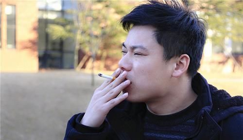 修剪|鼻毛长到了鼻孔外面,能拔掉或剪掉吗?鼻毛太长,说明了什么?