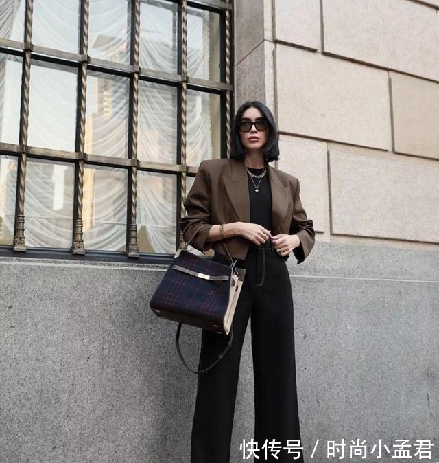 秋冬 秋冬不论搭裙子还是穿裤子，一定要牢记“上下法则”！显高还显瘦