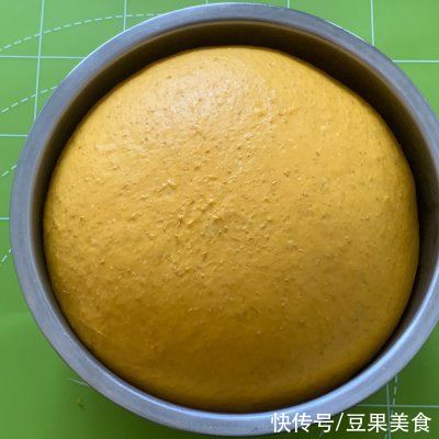 你和幸福就差这一份毛毛虫南瓜全麦排包