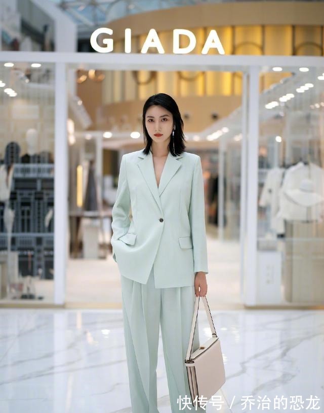 搭配 最近火了一种穿法“上下带点绿”,时髦显白,照着穿就对了!