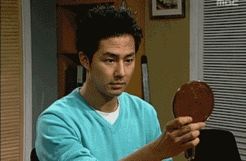 |搞笑GIF趣图:妹子get到一个好技能,不用美颜也能拍出美照