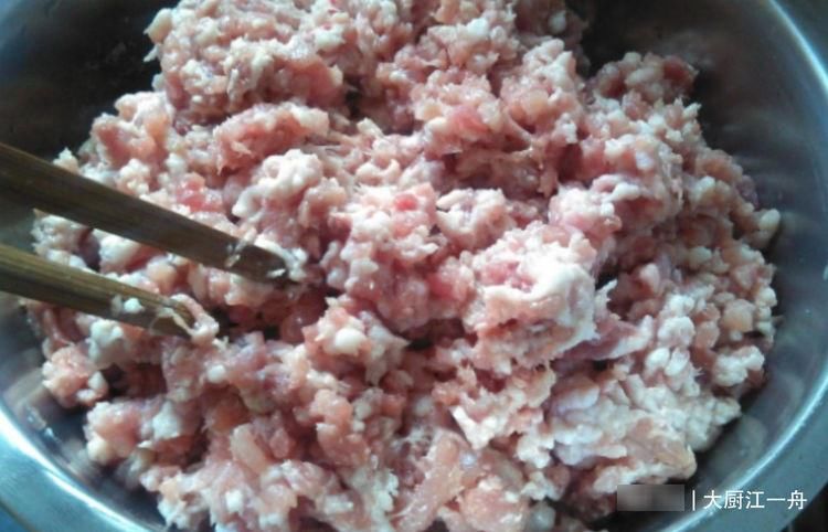 调白菜肉馅饺子，白菜用盐杀水是大错！教你饭店做法，好吃又解馋