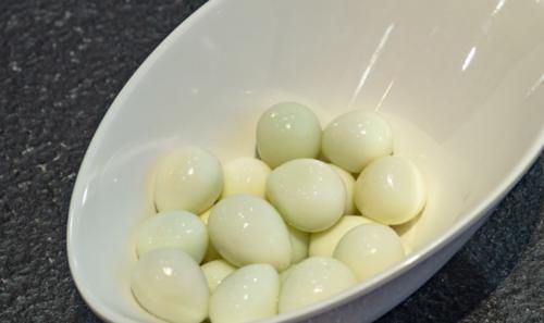 胆固醇|鹌鹑蛋营养比鸡蛋的还高，每天吃几个，身体或能尝到3个“甜头”