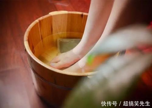 一盆泡脚水也能治病,再给你加点料,泡出好身体