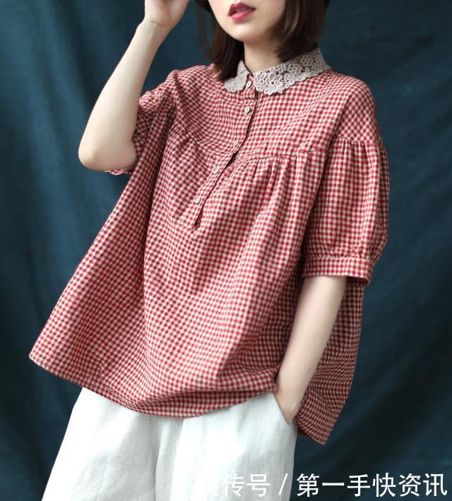  条纹衬衫|女人到了45岁，别打扮太俗！看奔四奔五今秋流行这么穿，气质优雅