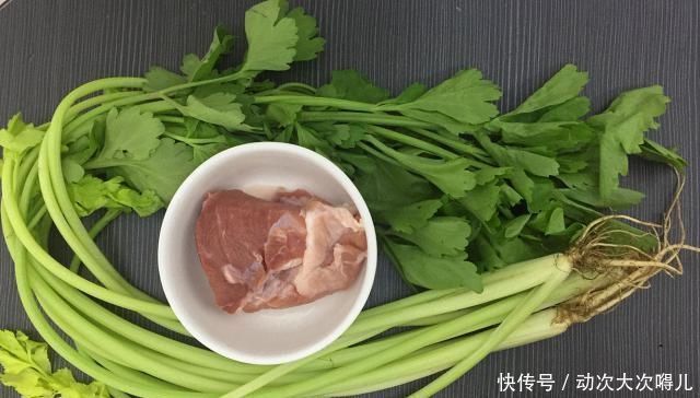 小炒|一把芹菜,一块猪肉,做出一道家常小炒,脆爽可口,简单又下饭